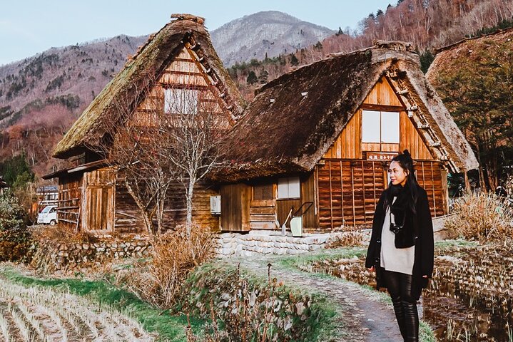 1 Day Private Charter Tour to Shirakawa-go & Takayama