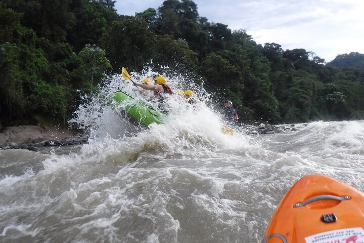 Extreme Rafting in Baños Ecuador Level III & IV +