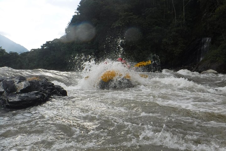 Extreme Rafting in Baños Ecuador Level III & IV +