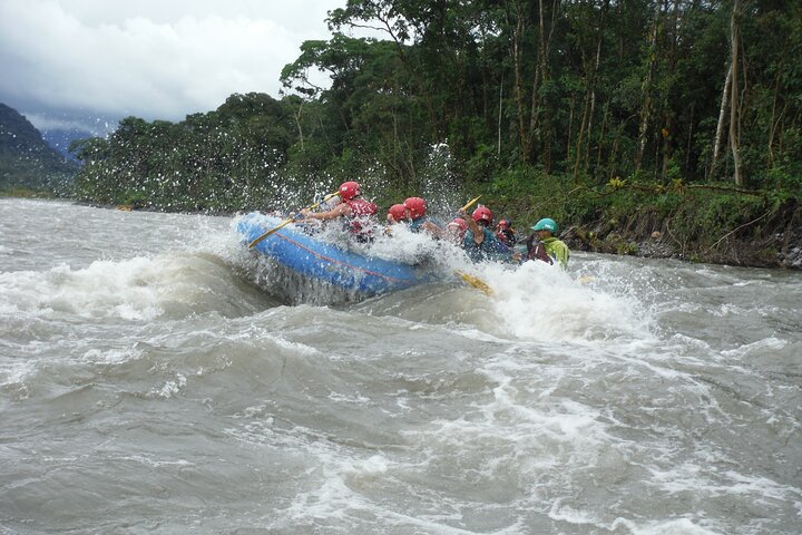 Extreme Rafting in Baños Ecuador Level III & IV +