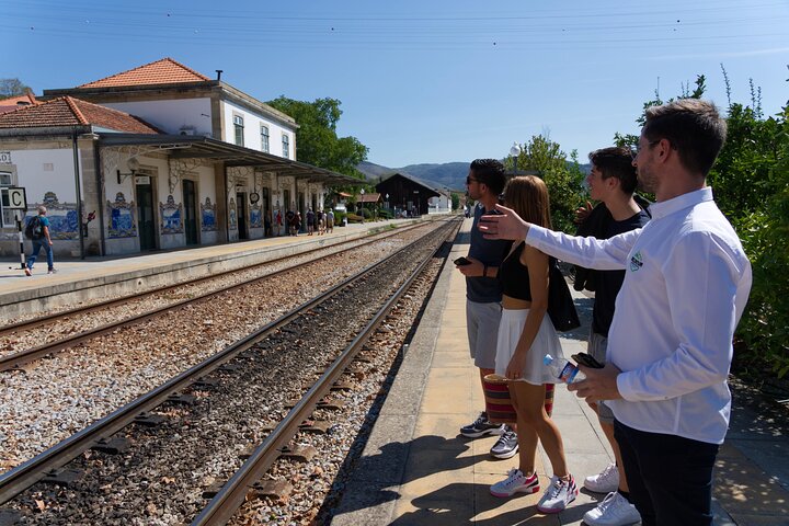 Porto - Douro Valley: Boat, Train, Wine Tasting & Lunch Included