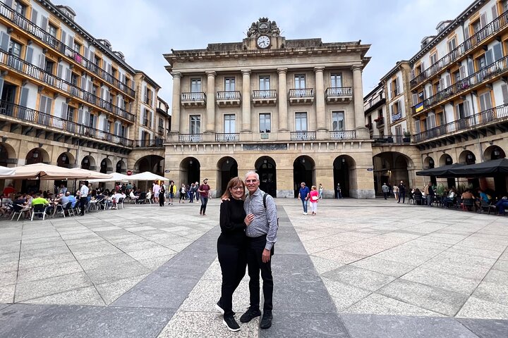 San Sebastian Premium Pintxo Food, Wine & Market Foodie Tour