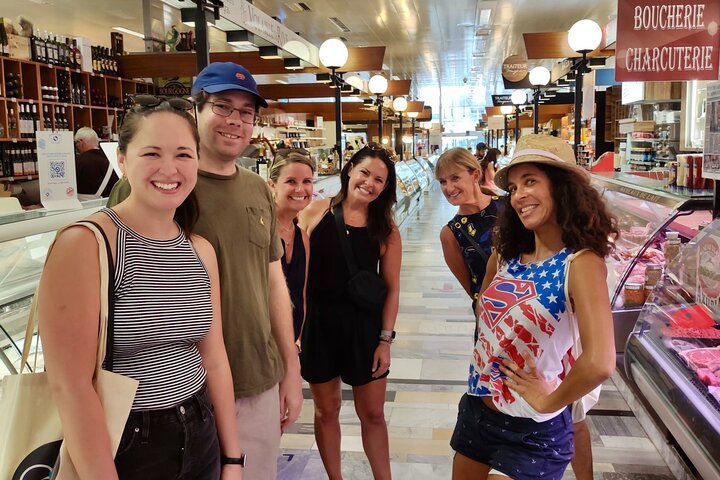 Food tour with EAT and CHILL TOUR Geneva & Lausanne