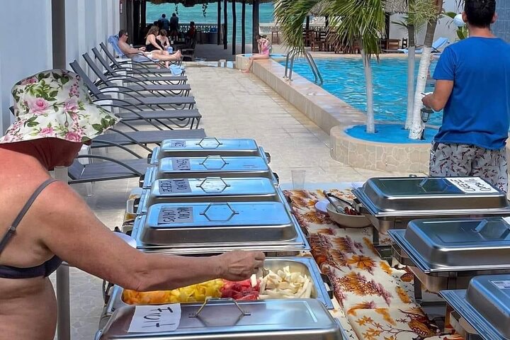 Sergio´s Beach House Buffet and Drinks