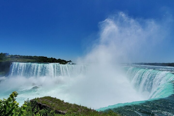 Niagara Falls Day Tour Includes Boat Cruise, Winery Stop & Lunch