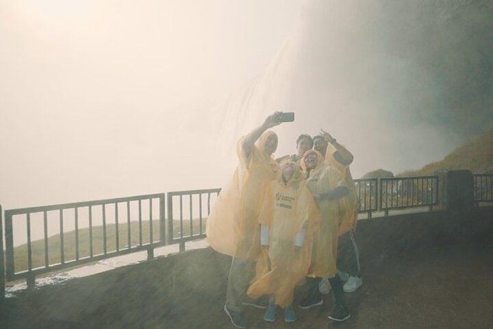Niagara Falls Day Tour Includes Boat Cruise, Winery Stop & Lunch