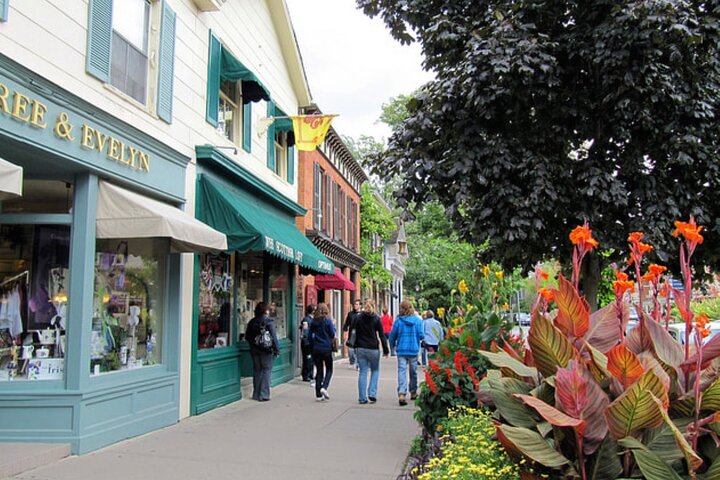 Niagara Falls Day Tour Includes Boat Cruise, Winery Stop & Lunch