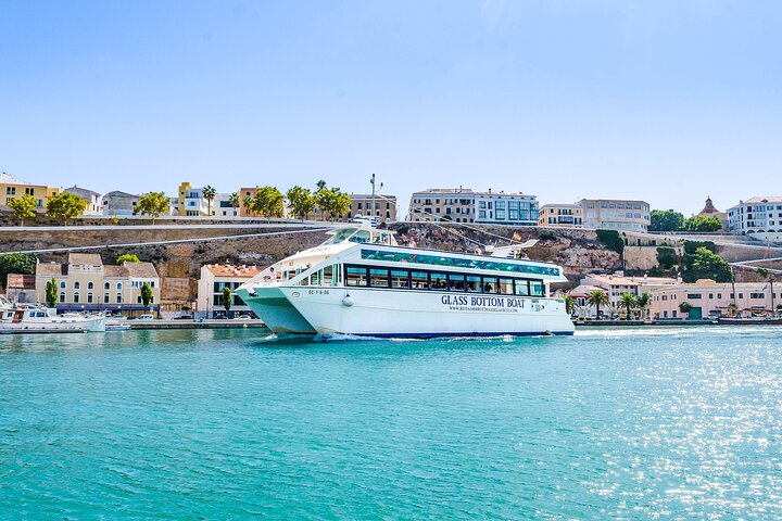 1-hour boat trip around the Port of Mahón