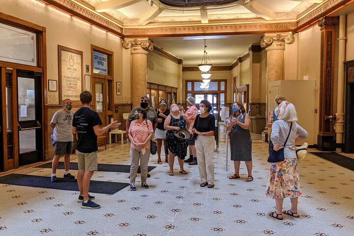 Personal and Detailed Milwaukee Sightseeing Bus Tour