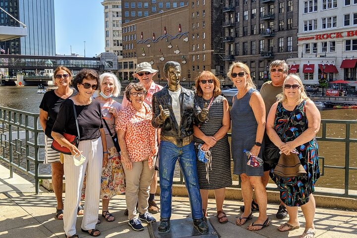 Personal and Detailed Milwaukee Sightseeing Bus Tour