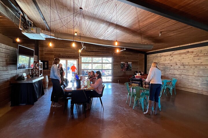 Wine Tour Pros - Private Fredericksburg Wine Tour Up to 11 people