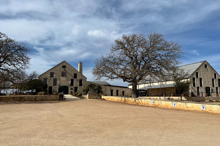 Wine Tour Pros - Private Fredericksburg Wine Tour Up to 11 people