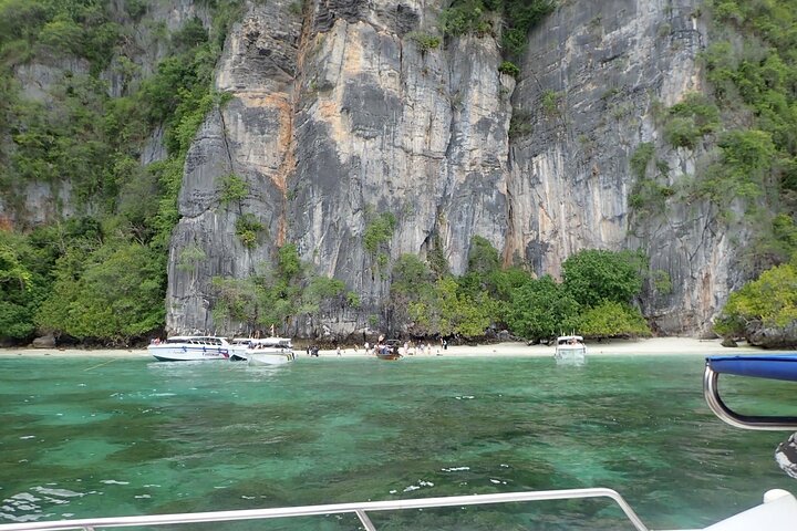 Phi Phi Islands Premium Speedboat Adventure Day Tour from Phuket