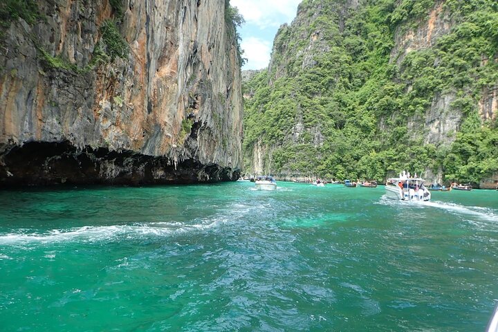 Phi Phi Islands Premium Speedboat Adventure Day Tour from Phuket