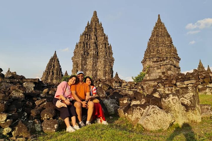 Borobudur Sunrise from setumbu Hill , Merapi Volcano & Prambanan Full Day Tour