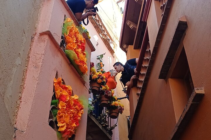 Cultural walk through the center of Guanajuato