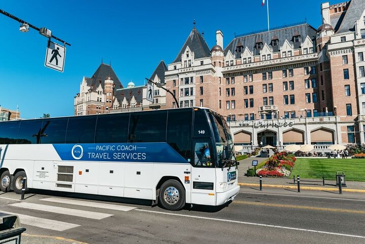 Victoria & Butchart Gardens Tour with Ferry from Vancouver