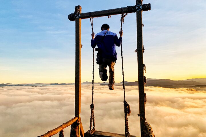 Cloud Hunting and The Glow of Dawn in Da Lat 4:00 - 10:00 AM