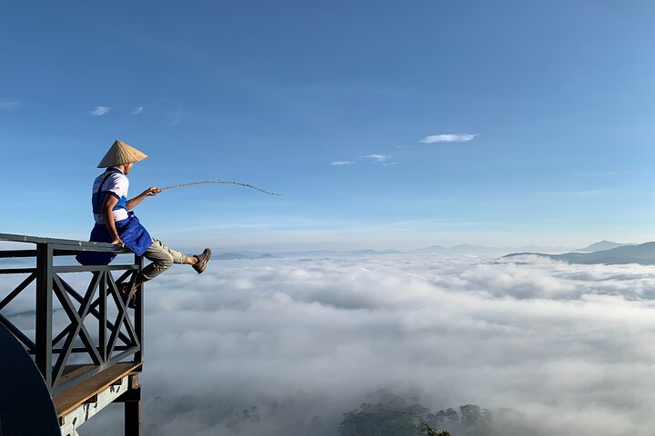 Cloud Hunting and The Glow of Dawn in Da Lat 4:00 - 10:00 AM