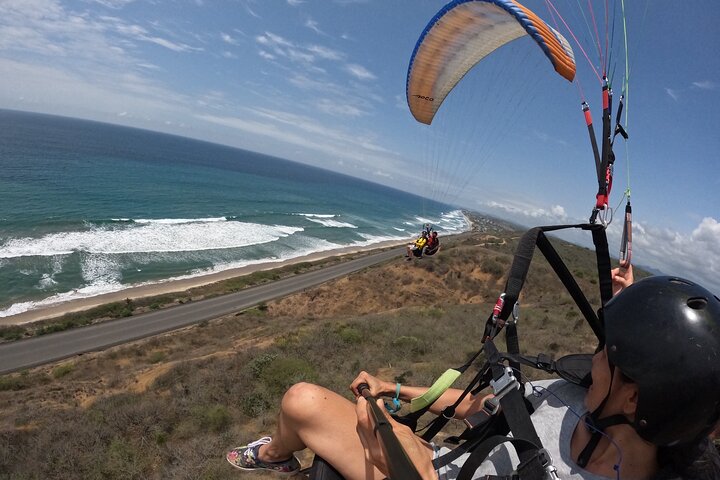 Ecuador Paragliding Montañita