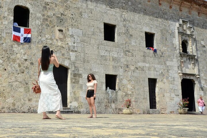 Historical Tour of Santo Domingo and 3 eyes Caves with Lunch