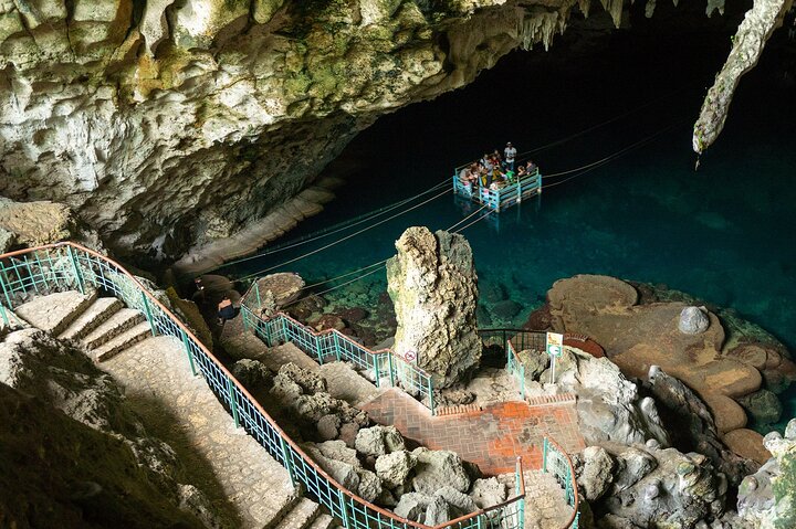 Historical Tour of Santo Domingo and 3 eyes Caves with Lunch