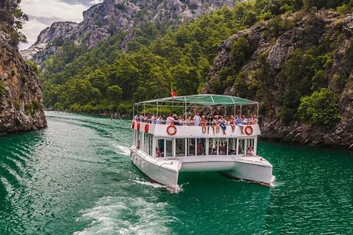 Side Green Canyon Boat Trip With Unlimited Drinks And Lunch