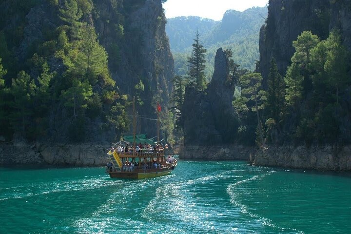 Side Green Canyon Boat Trip With Unlimited Drinks And Lunch
