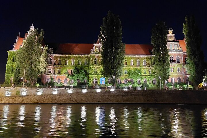 Wroclaw: Premium Catamaran Cruise at BARBARKA Riverside Bar