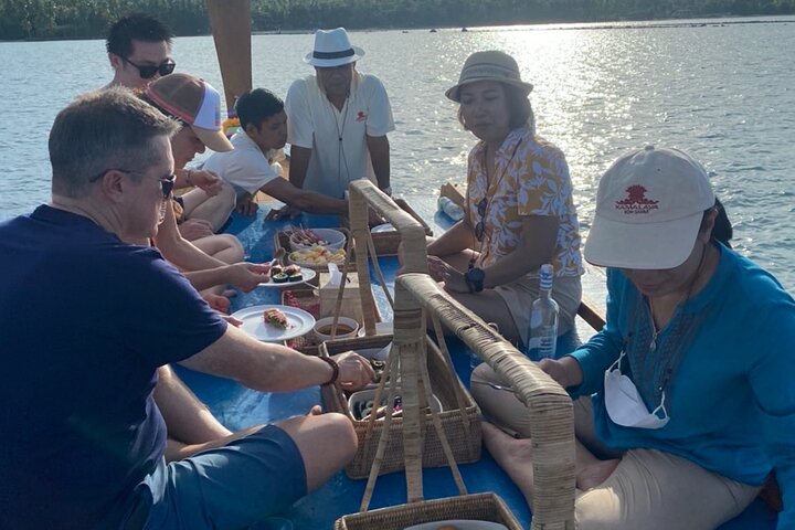 Half Day Pig Island and Snorkeling Experience