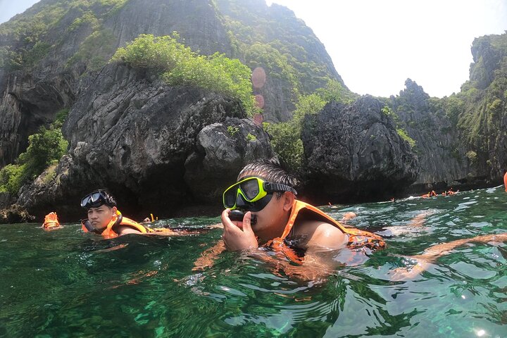 Phi Phi Island Adventure Day Tour from Phuket Speedboat/Catamaran