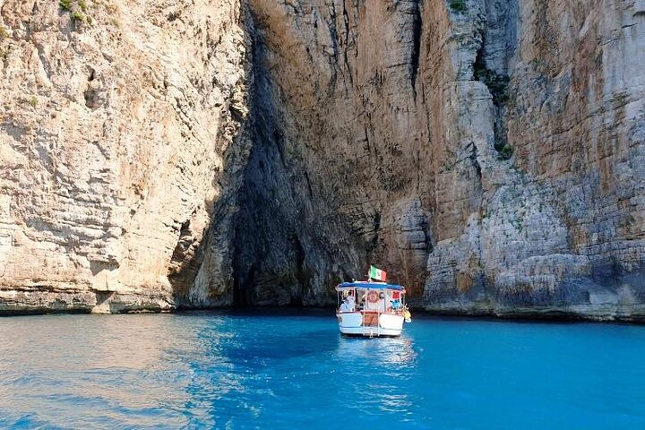 Tour the Caves of the Corsairs Private