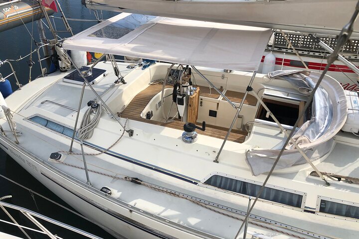 7-day cruise in a 12-meter sailboat