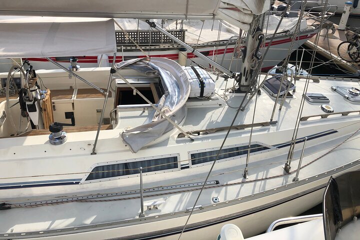 7-day cruise in a 12-meter sailboat