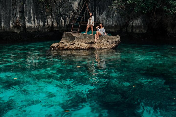 Coron Palawan Snorkeling & Island Hopping Tour (Private)