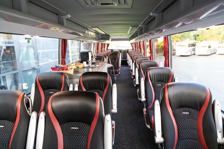 Premium Neuschwanstein Castle and Linderhof VIP Tour from Munich