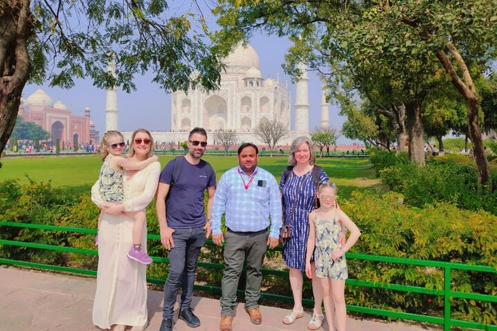 Private Guided Taj Mahal Tour with Skip The Line Entry Ticket