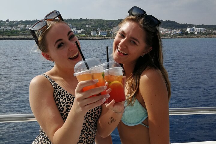 APHRODITE II -LAZY DAY CRUISE-BLUE LAGOON,TURTLE COVE, with LUNCH