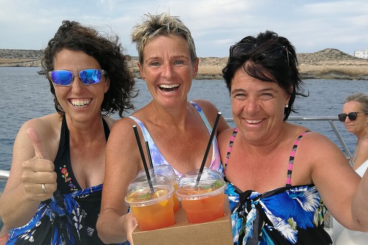 APHRODITE II -LAZY DAY CRUISE-BLUE LAGOON,TURTLE COVE, with LUNCH