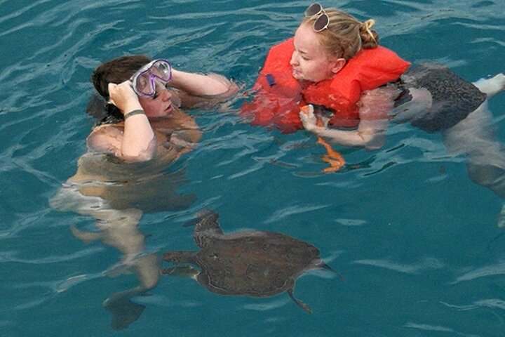 APHRODITE II -LAZY DAY CRUISE-BLUE LAGOON,TURTLE COVE, with LUNCH