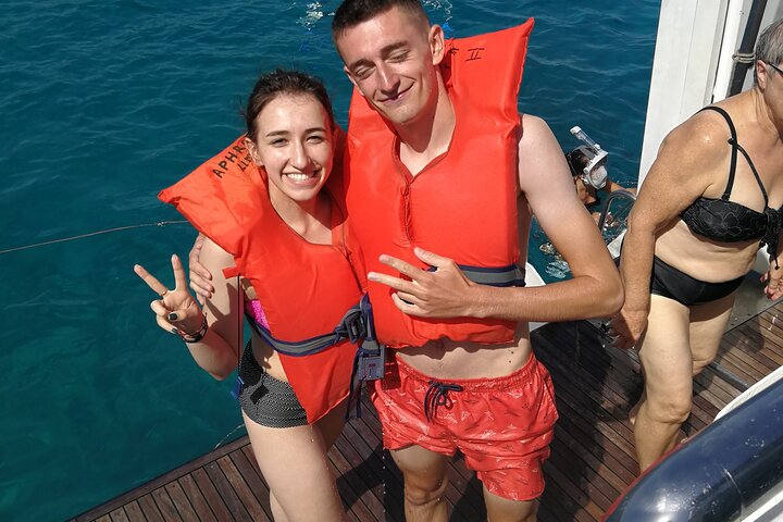 APHRODITE II -LAZY DAY CRUISE-BLUE LAGOON,TURTLE COVE, with LUNCH