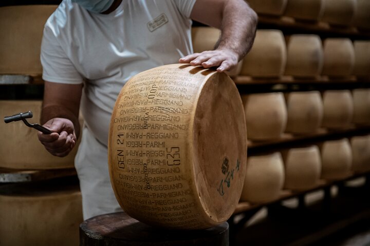 Private Parmigiano Balsamic Parma Ham and Wine Tasting Tour