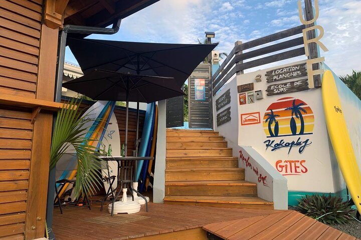 Surf lessons 1h30 (4-6 people) Kokoplaj Surf camp Guadeloupe school