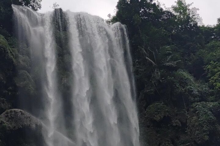 2-day Private tour to Detian waterfall and Mingshi from Nanning