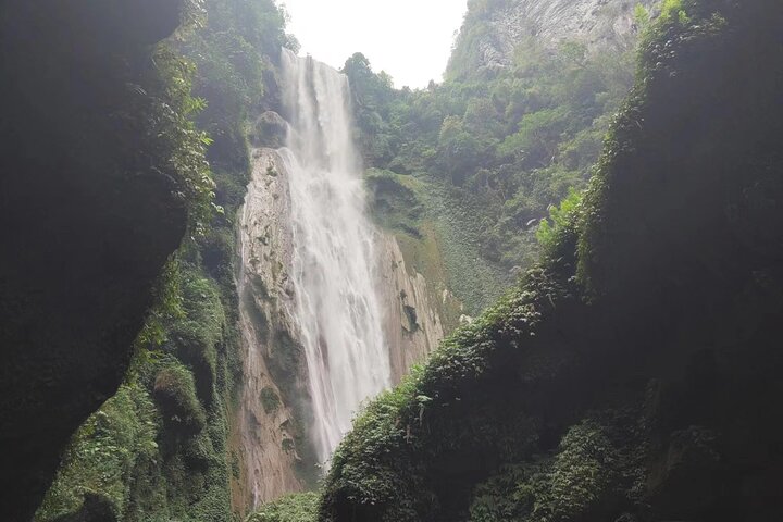 2-day Private tour to Detian waterfall and Mingshi from Nanning