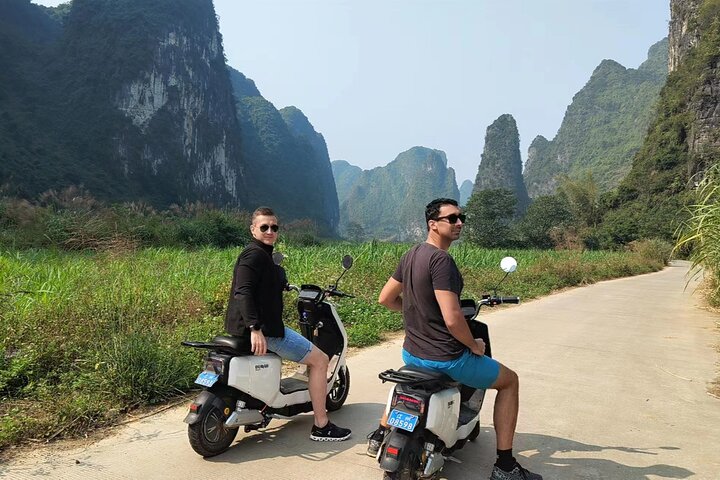 2-day Private tour to Detian waterfall and Mingshi from Nanning