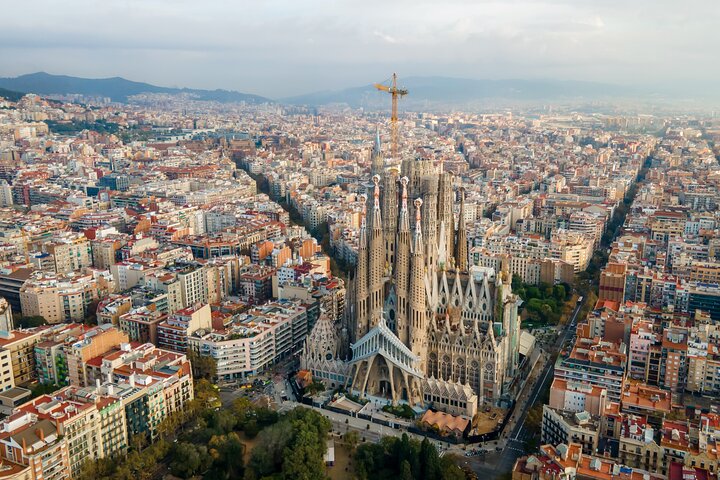 Sagrada Familia Guided Tour with Skip The Line Access