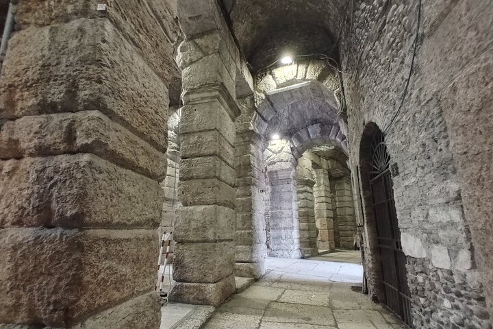 Verona: Tour with Arena, Cable Car and Optional Juliet Tickets