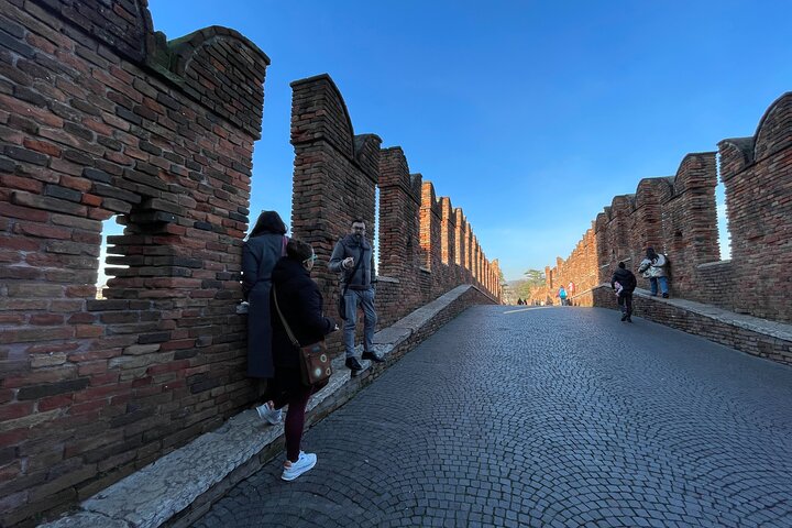 Verona: Tour with Arena, Cable Car and Optional Juliet Tickets