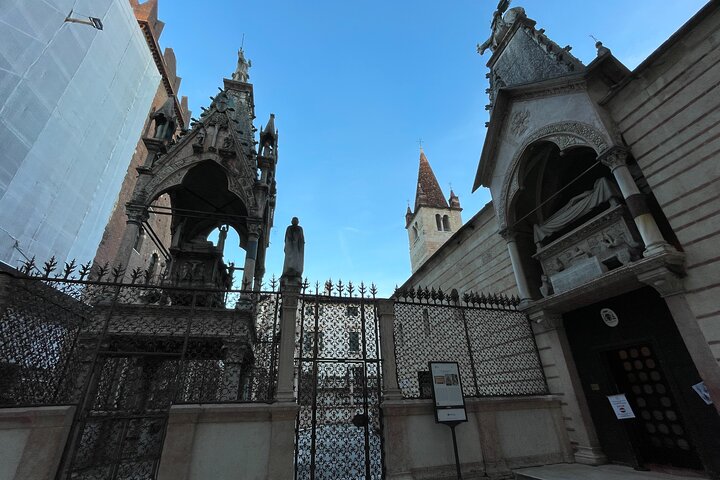 Verona: Tour with Arena, Cable Car and Optional Juliet Tickets